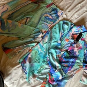 BRAND NEW NEVER BEEN WORN TWO PIECE SET!